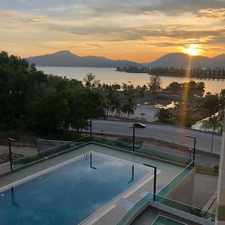 Marina Heights Seaview Resort 2 Lumut Kültér fotó